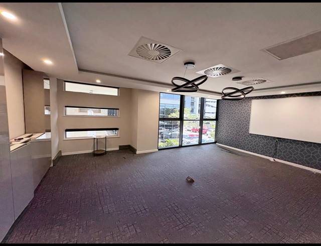 760M² OFFICE TO LET IN VORNA VALLEY